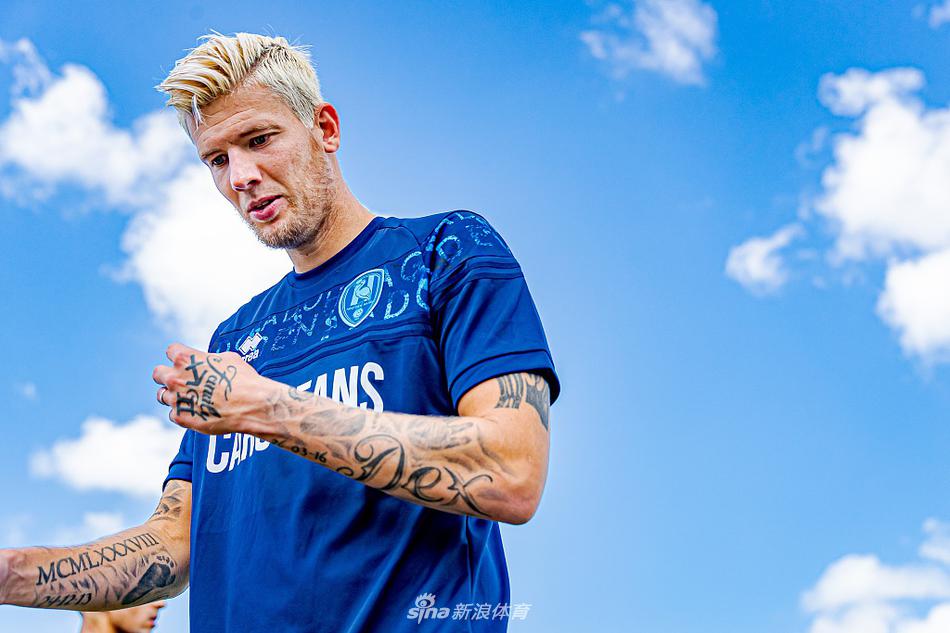 广州队迎荷甲关键赛，赛前调整名单，震撼外界，赛程密集仍需轮换